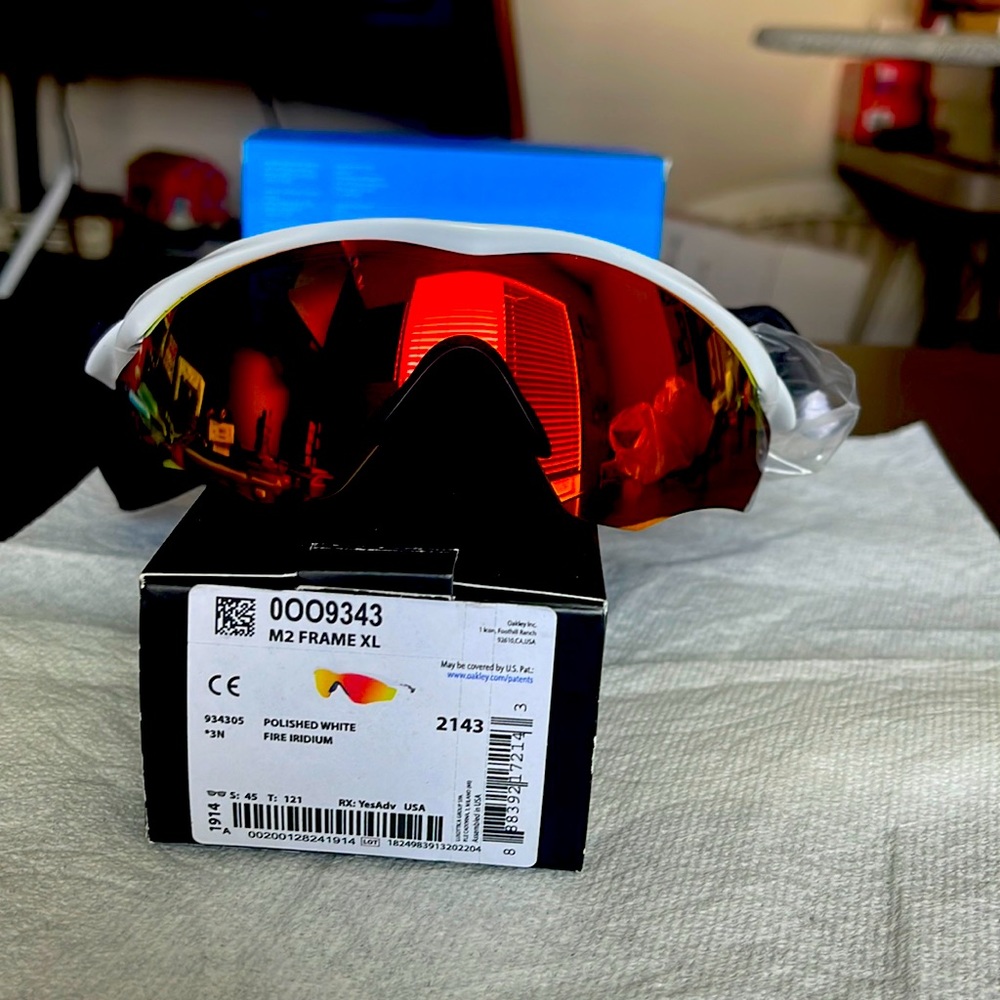 Oakley M2 XL NWT